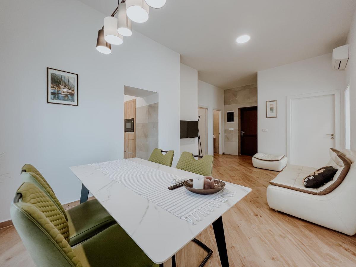 Apartment Papedoni พูลา ภายนอก รูปภาพ